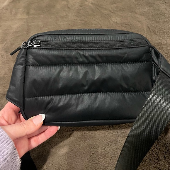 EUC lululemon puffy black belt bag - Picture 2 of 3